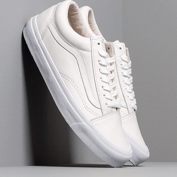 Vans Shoes - Van's Leather OG Old Skool LX in White